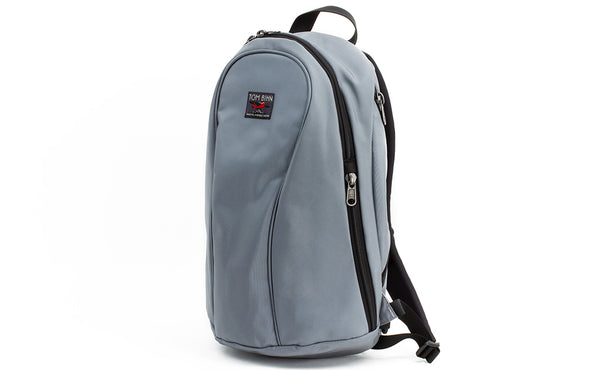 A profile shot of the Luminary 15 in Cloud (light grey) 525 Ballistic.